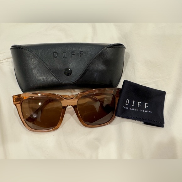 DIFF Eyewear BELLA Polarized Sunglasses in Café Ole Brown - Picture 11 of 11